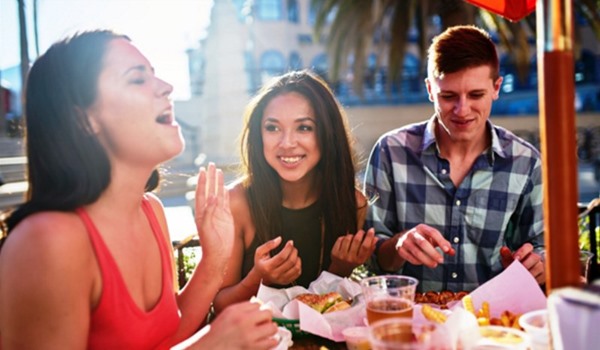 8 Easy Ways To Meet And Make Friends As An Expat In Spain