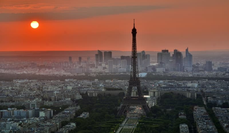 paris eiffel tower